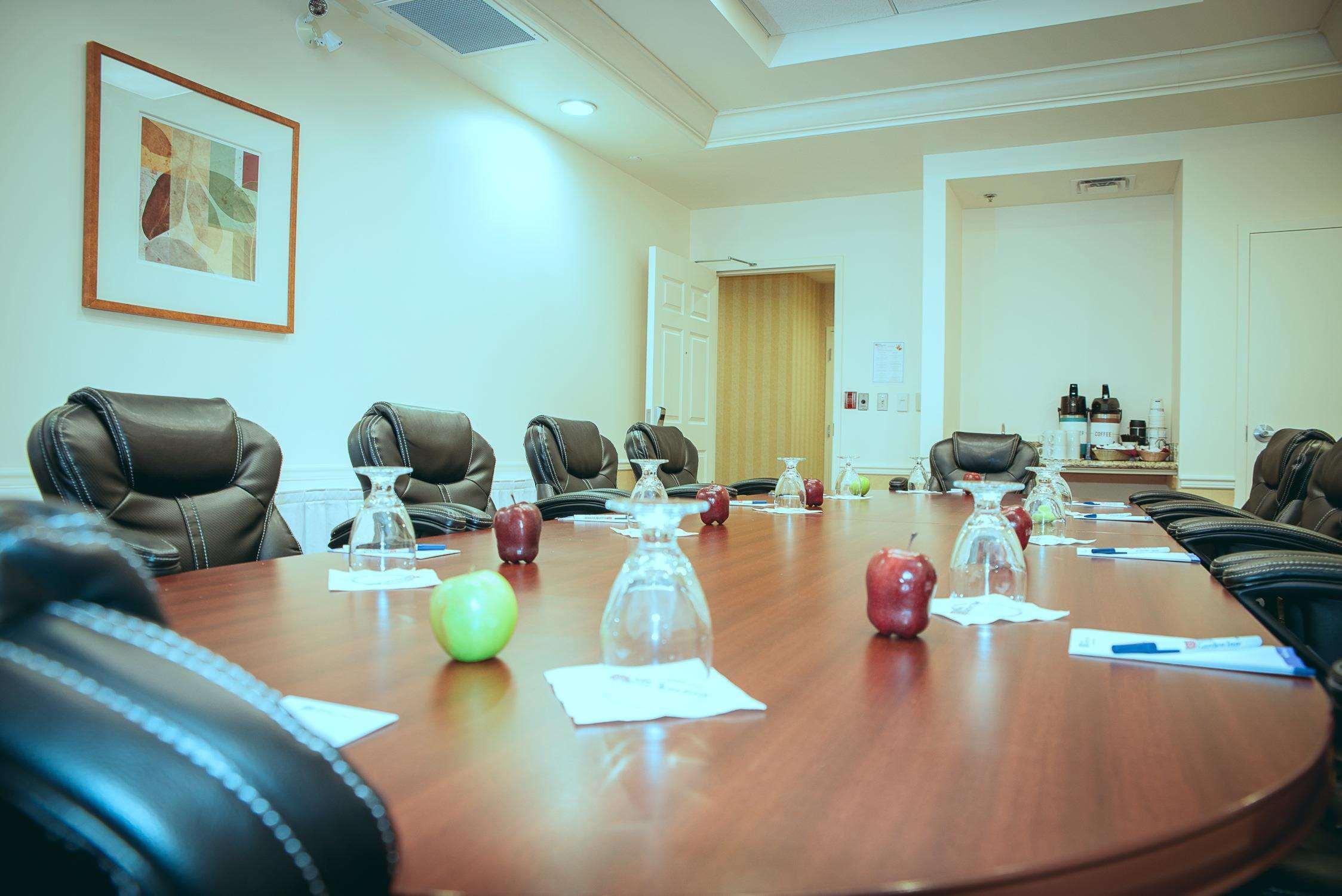 Hilton Garden Inn Halifax Airport Enfield Bagian luar foto
