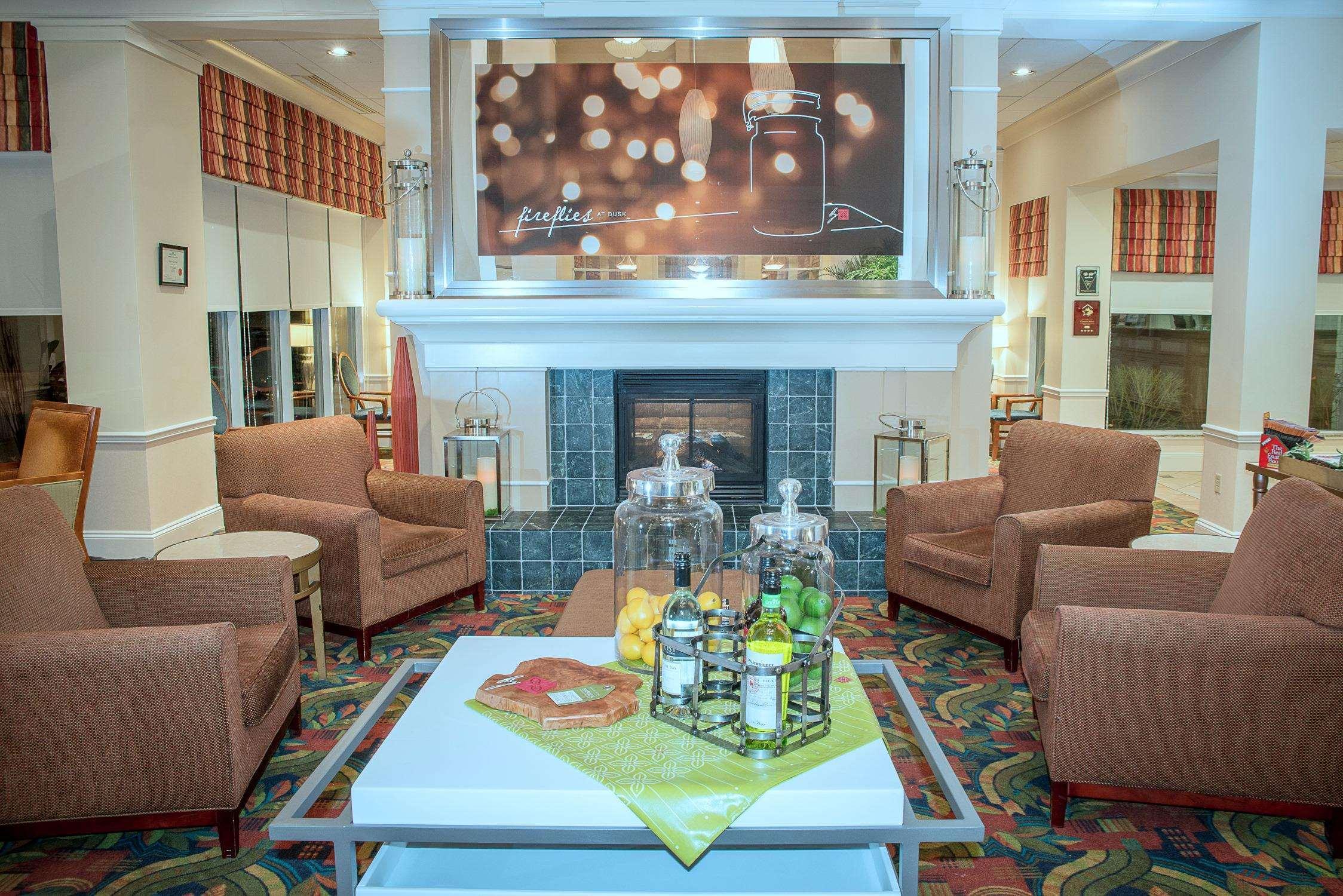 Hilton Garden Inn Halifax Airport Enfield Bagian luar foto