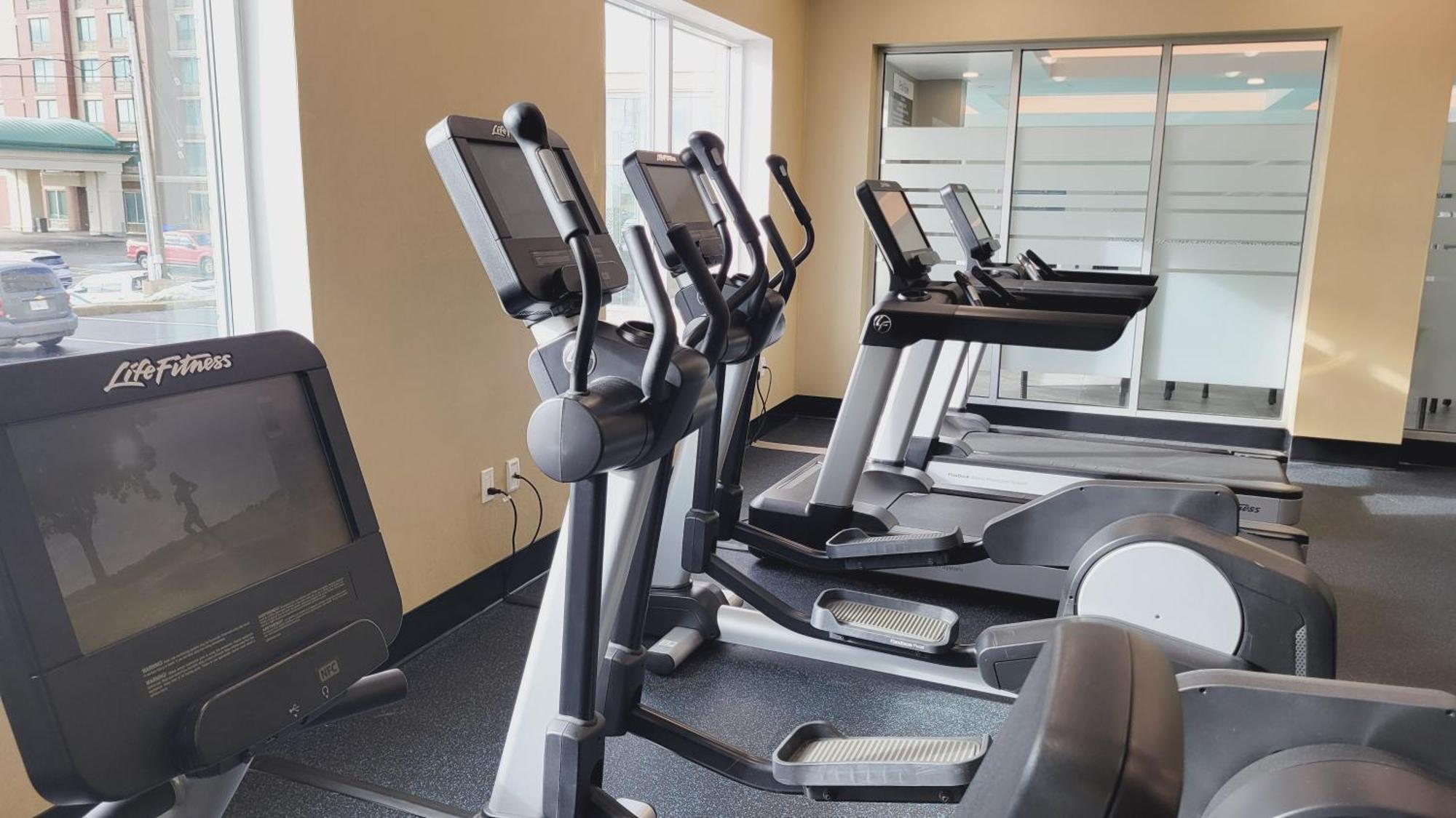 Hilton Garden Inn Halifax Airport Enfield Bagian luar foto