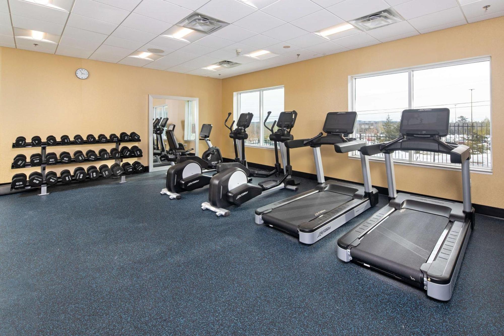 Hilton Garden Inn Halifax Airport Enfield Bagian luar foto