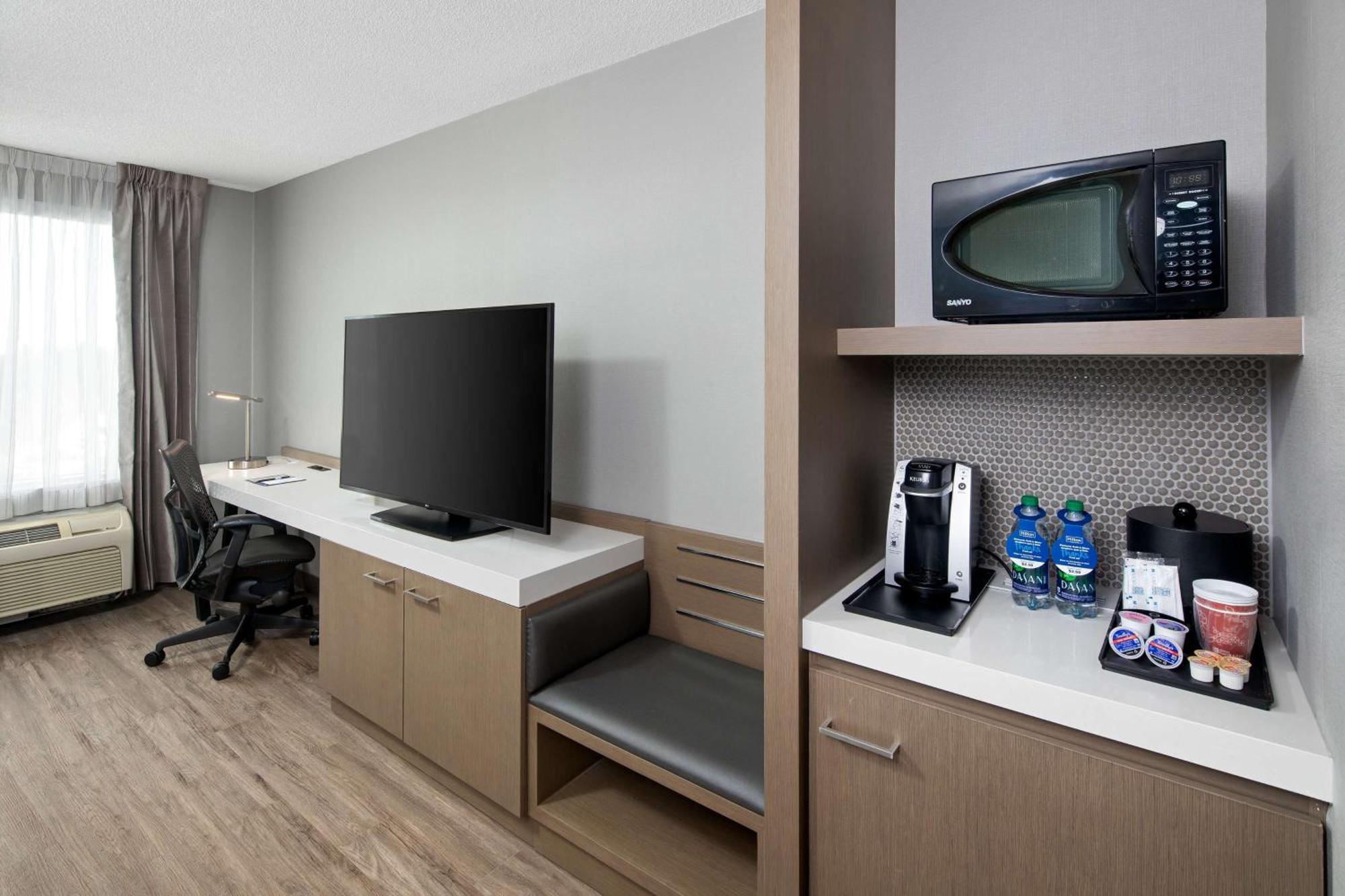 Hilton Garden Inn Halifax Airport Enfield Bagian luar foto