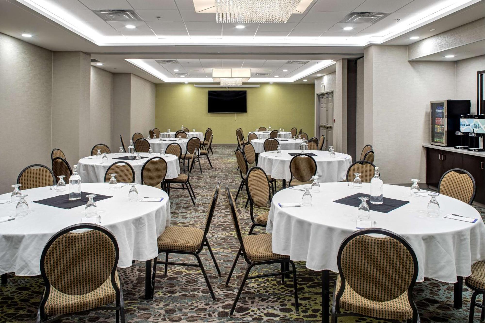 Hilton Garden Inn Halifax Airport Enfield Bagian luar foto