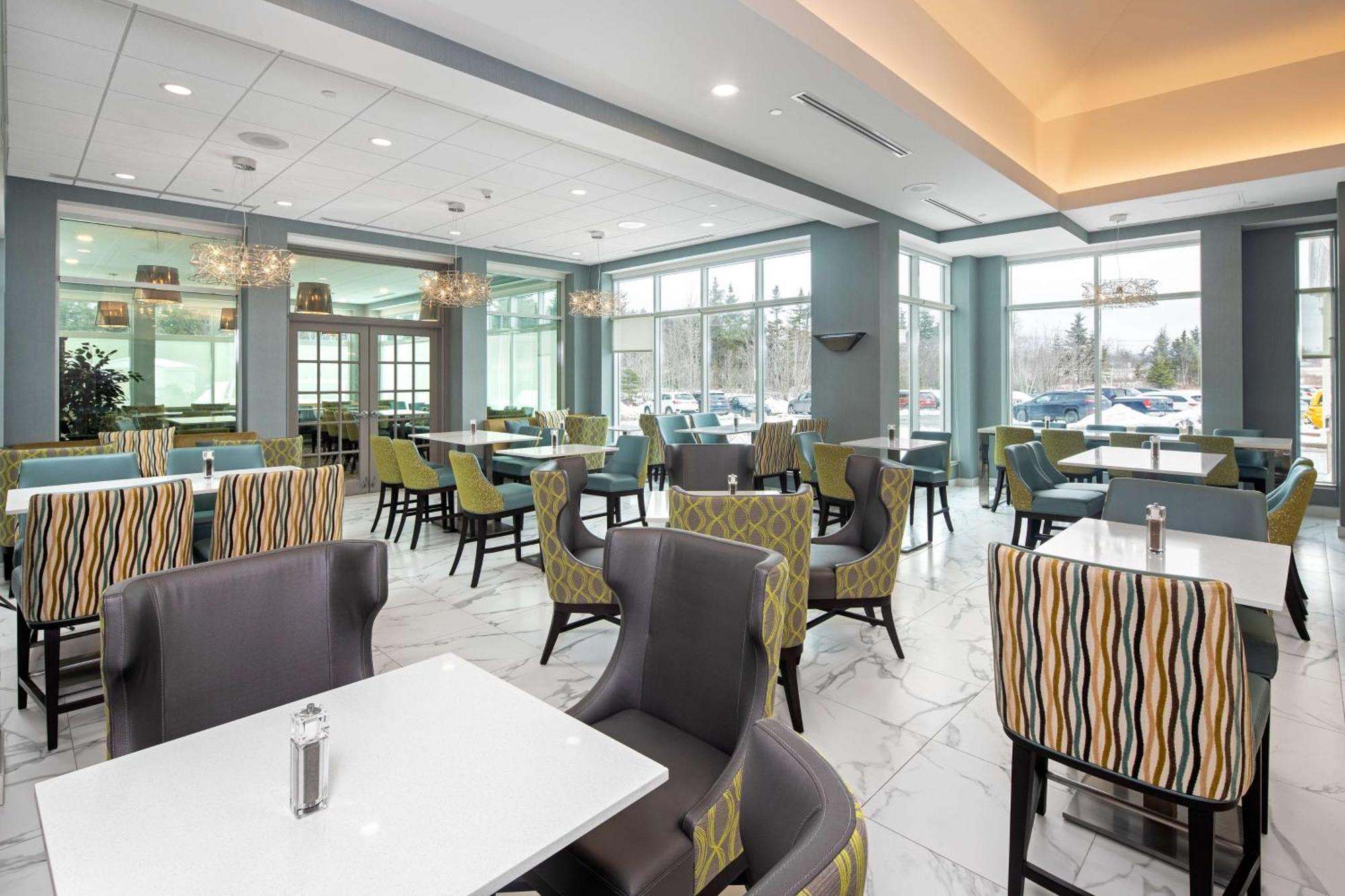 Hilton Garden Inn Halifax Airport Enfield Bagian luar foto