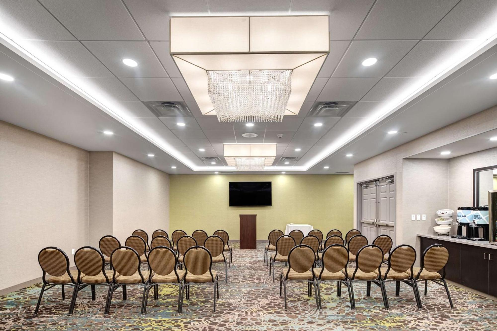 Hilton Garden Inn Halifax Airport Enfield Bagian luar foto