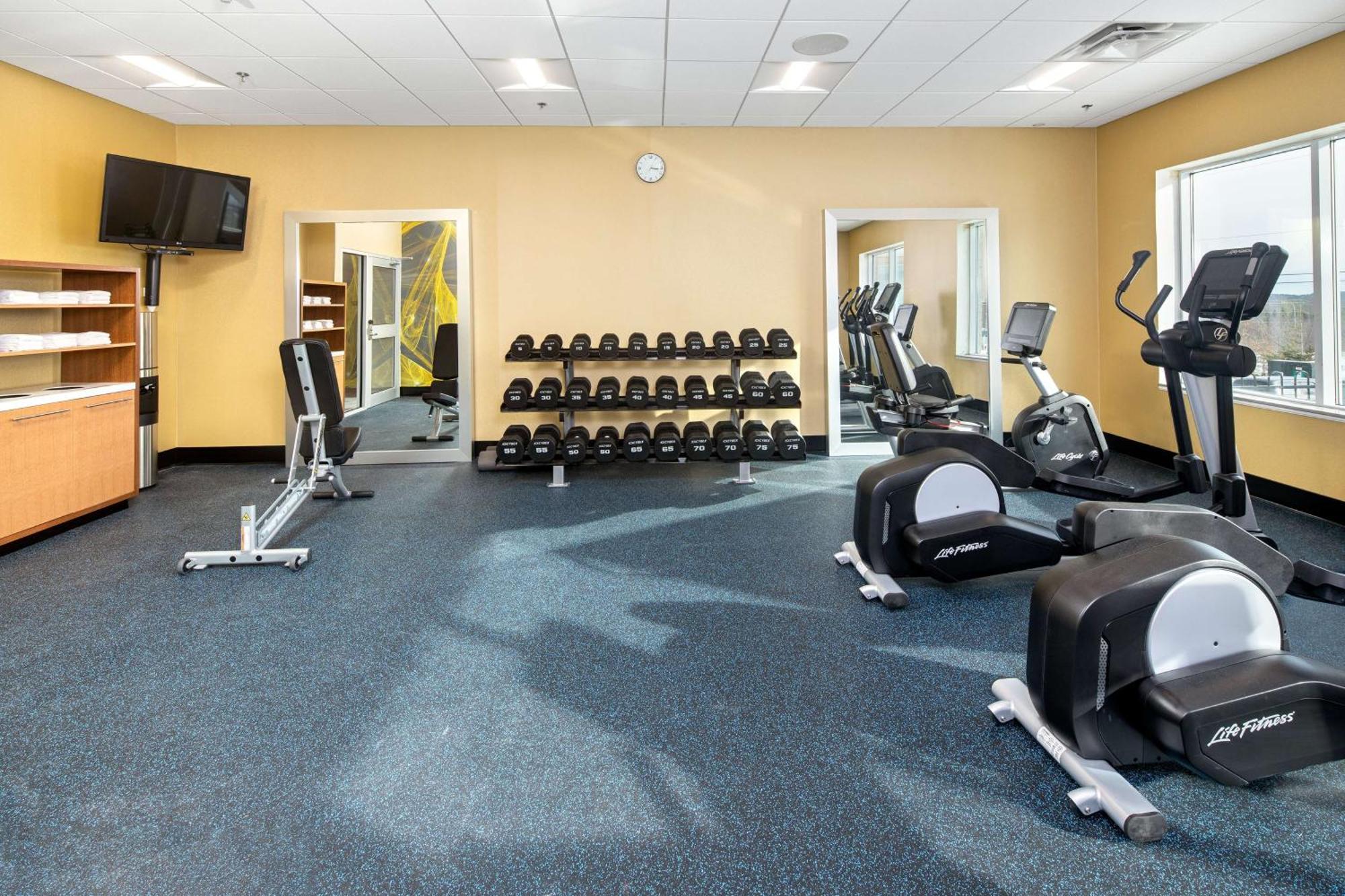 Hilton Garden Inn Halifax Airport Enfield Bagian luar foto